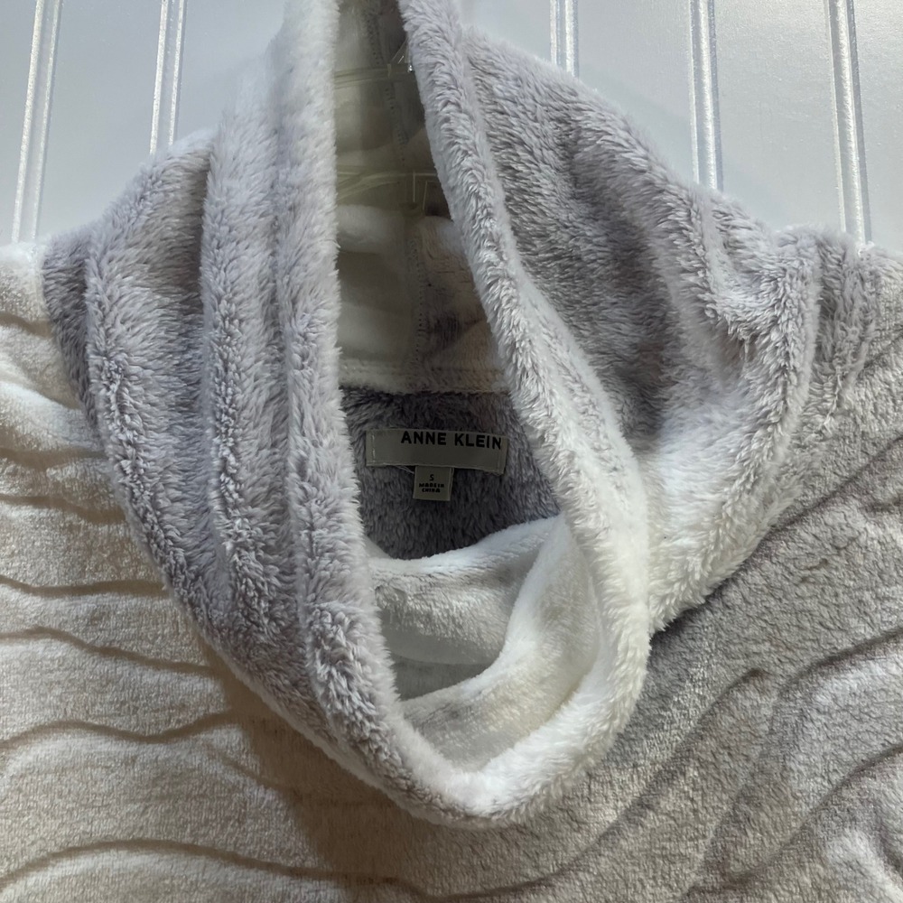 Anne Klein Sport Cowl Neck Fleece Tunic Sweatshirt Grey White Animal Print S EUC - Picture 4 of 11